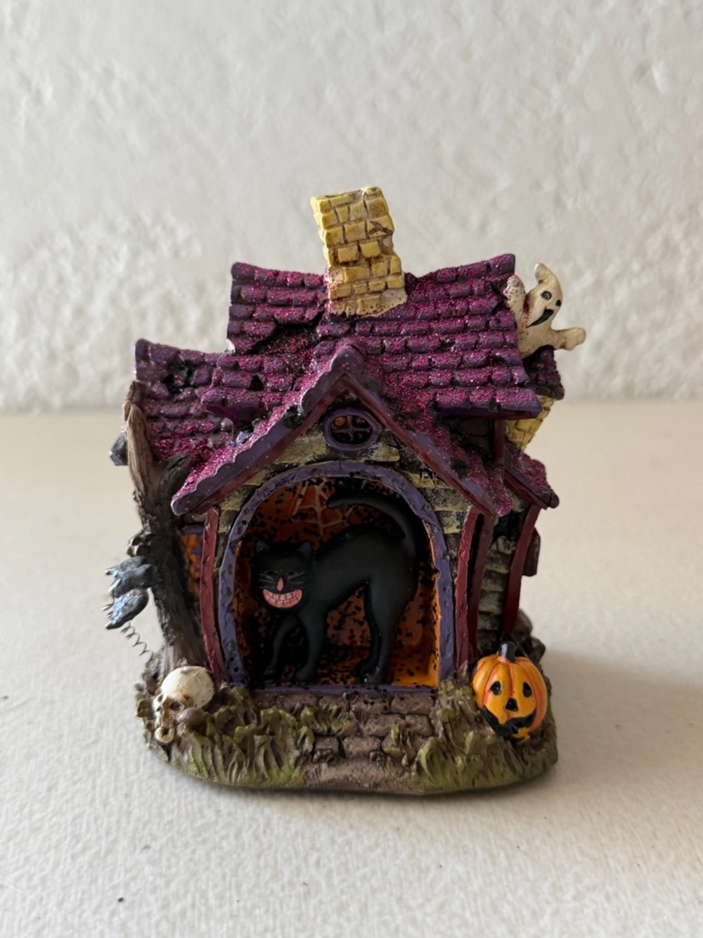 Halloween Cat Haunted House Décor - Purple Roof
